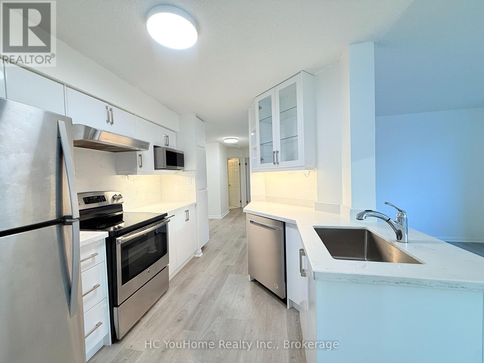 24 Wellesley Street West — photo 26