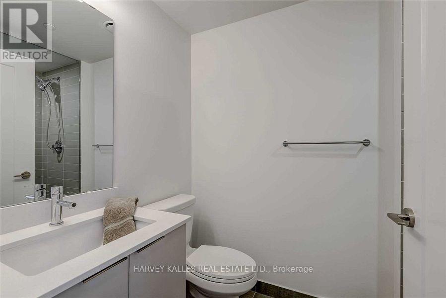 576 Front Street West — photo 11
