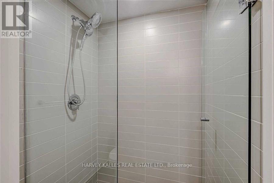 576 Front Street West — photo 13