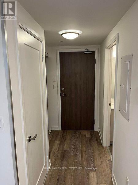 576 Front Street West — photo 4