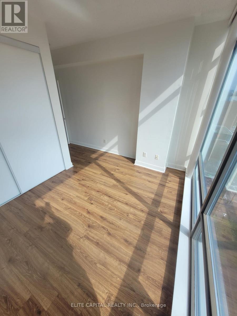 18 Yorkville Avenue — photo 11