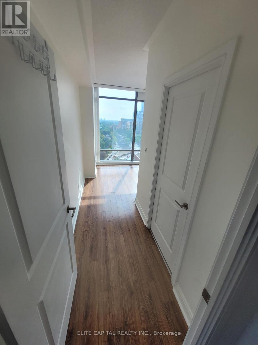 18 Yorkville Avenue — photo 13