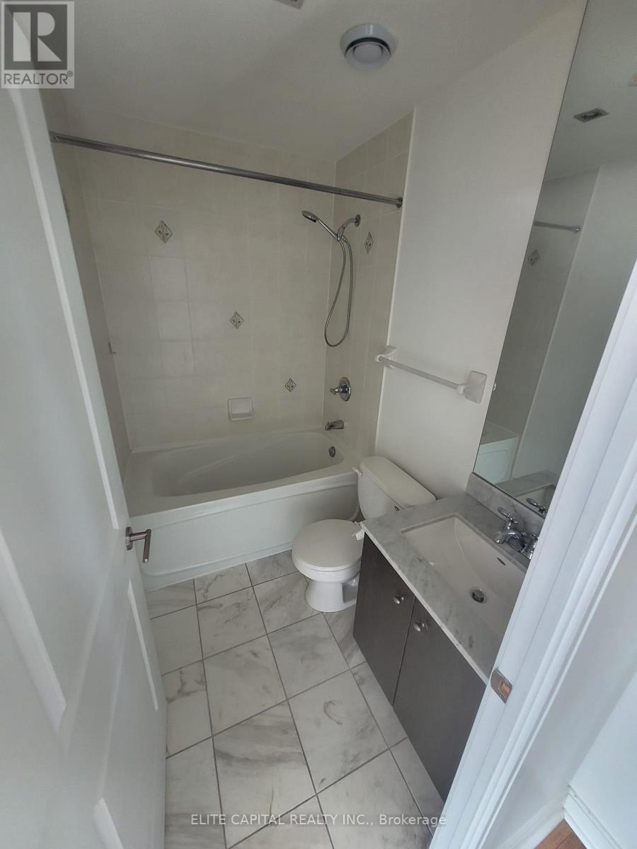 18 Yorkville Avenue — photo 14