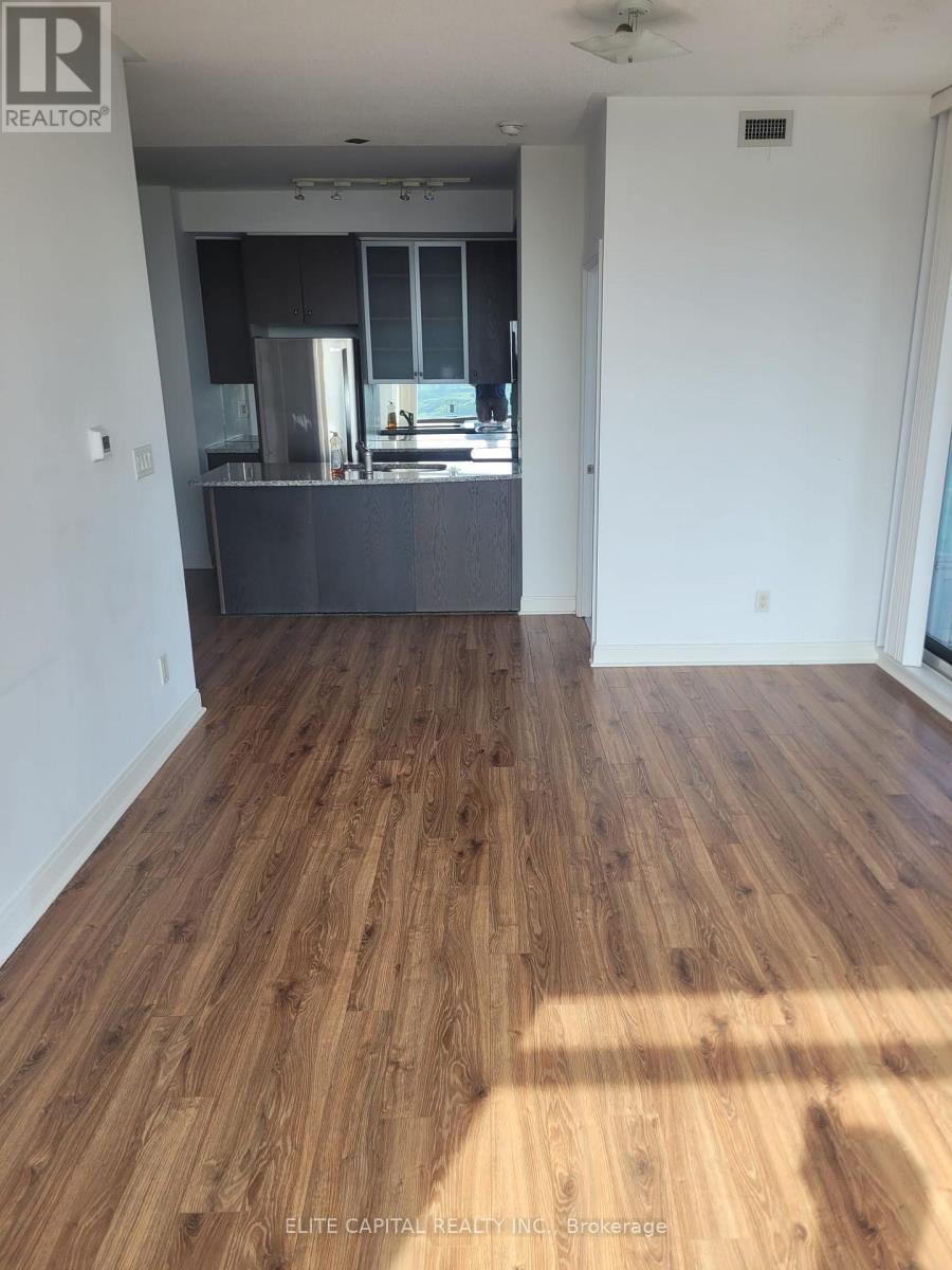 18 Yorkville Avenue — photo 15