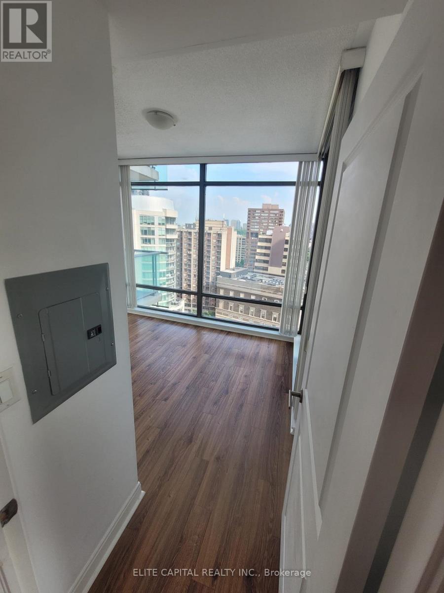 18 Yorkville Avenue — photo 17