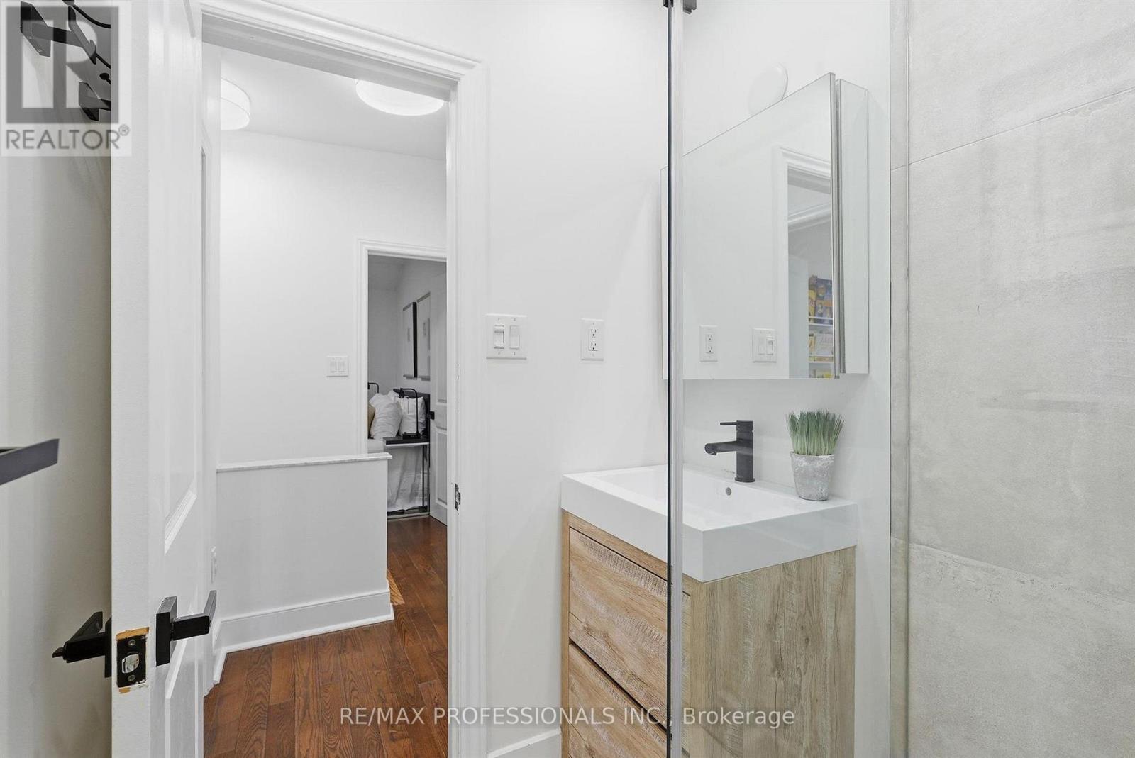 81 Alton Avenue — photo 25