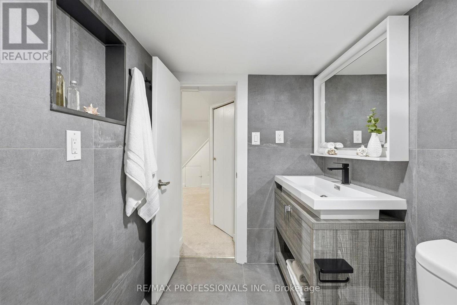 81 Alton Avenue — photo 32