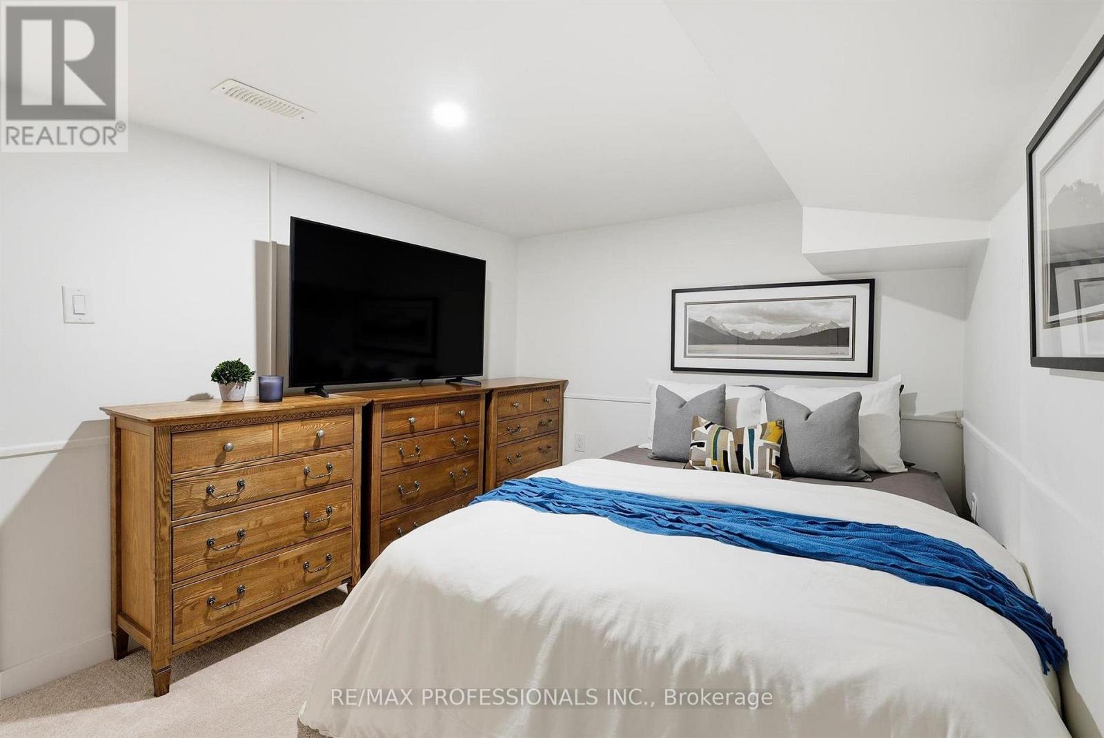 81 ALTON AVENUE - 34