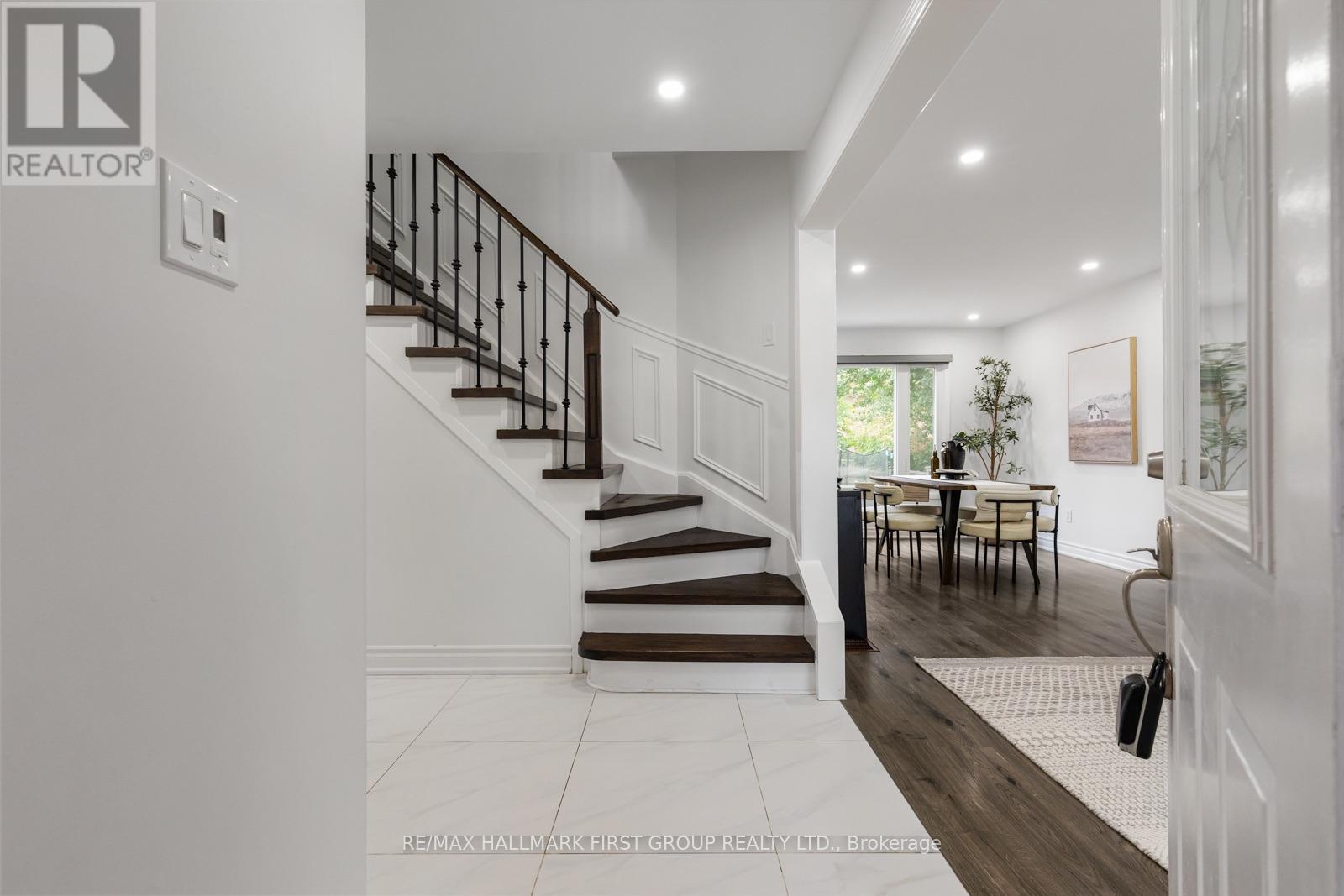 17 Hawkins Crescent — photo 2
