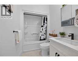 Laundry room - 2362 Barkley Avenue, Windsor, ON N8P0G7 Photo 6