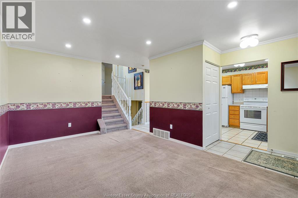 1589 Blairwood Crescent — photo 4