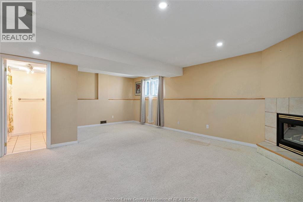 1589 Blairwood Crescent — photo 15