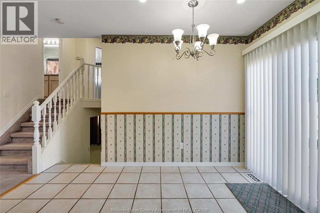 1589 Blairwood Crescent — photo 11