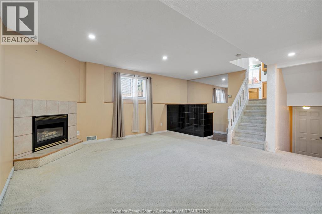 1589 Blairwood Crescent — photo 12