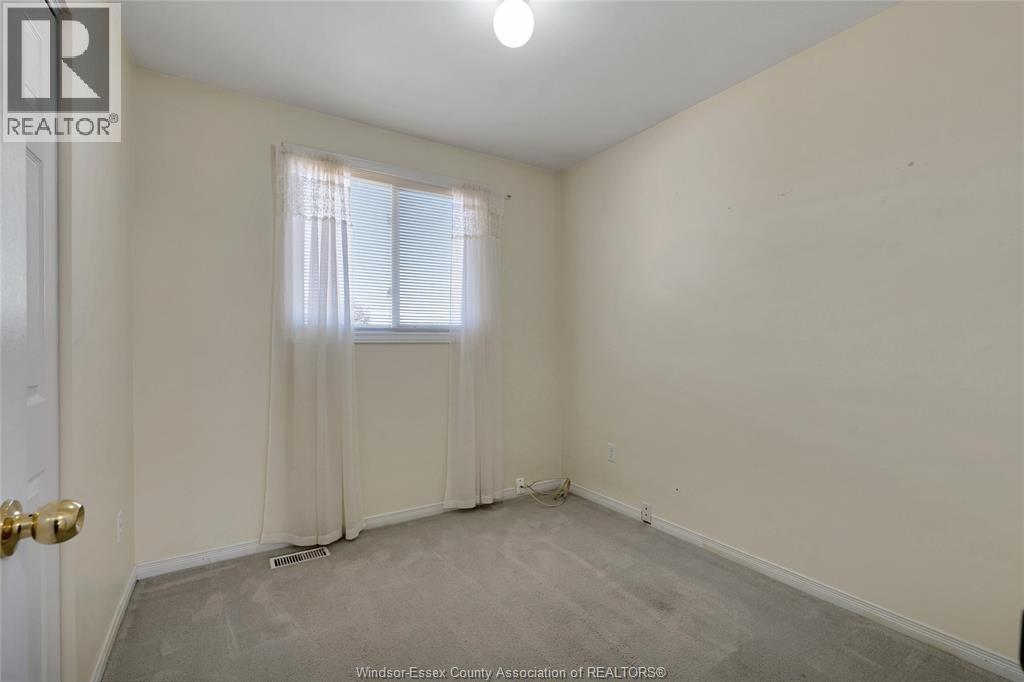 1589 Blairwood Crescent — photo 17