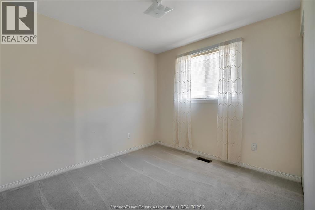 1589 Blairwood Crescent — photo 18