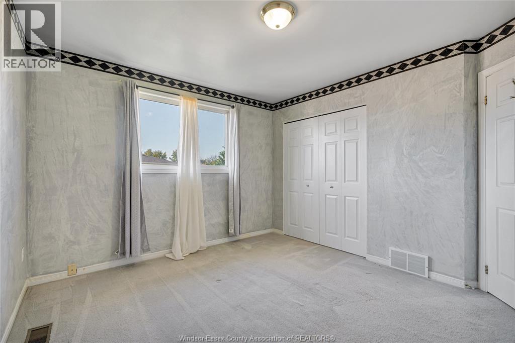 1589 Blairwood Crescent — photo 19