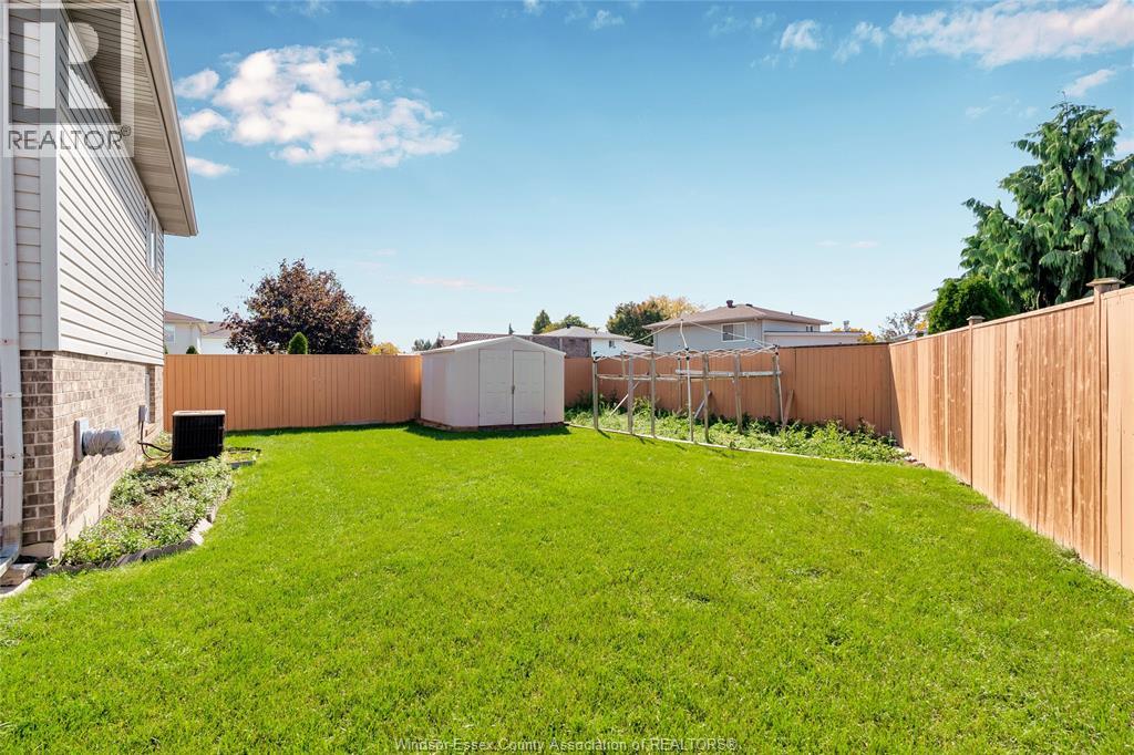 1589 Blairwood Crescent — photo 25