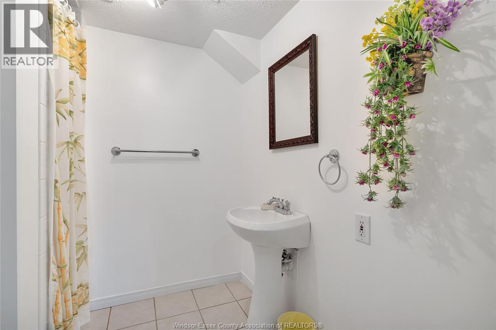 1589 Blairwood Crescent — photo 16