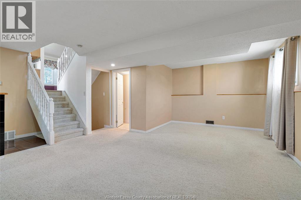 1589 Blairwood Crescent — photo 13