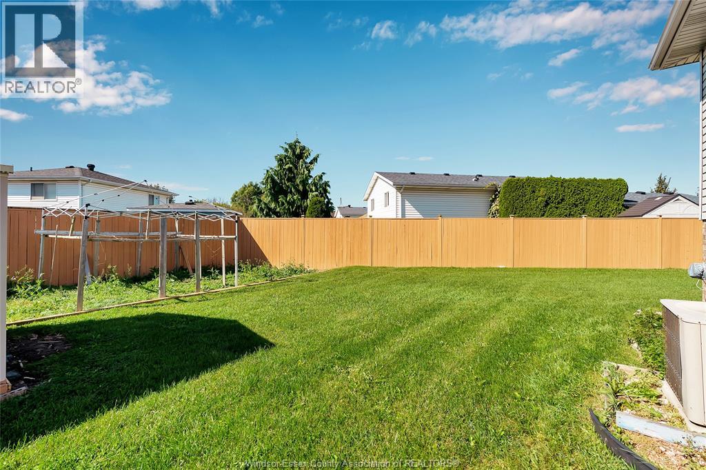 1589 Blairwood Crescent — photo 26