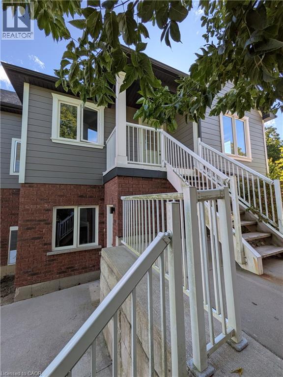 225 Riddell Street — photo 2