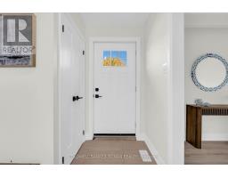 Bedroom 3 - 4411 7th Line, Bradford West Gwillimbury, ON L0G1B0 Photo 8