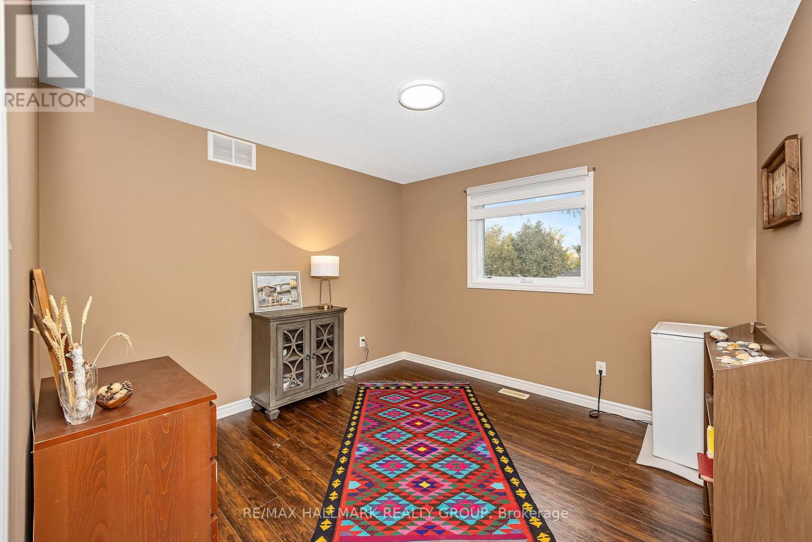 5b Kemp Drive — photo 38