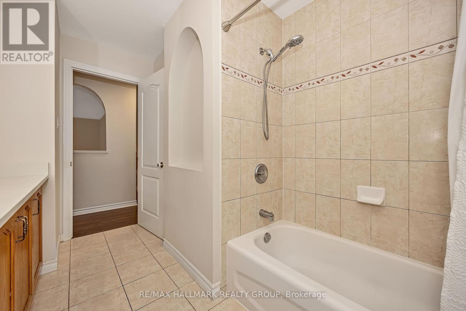 5b Kemp Drive — photo 44