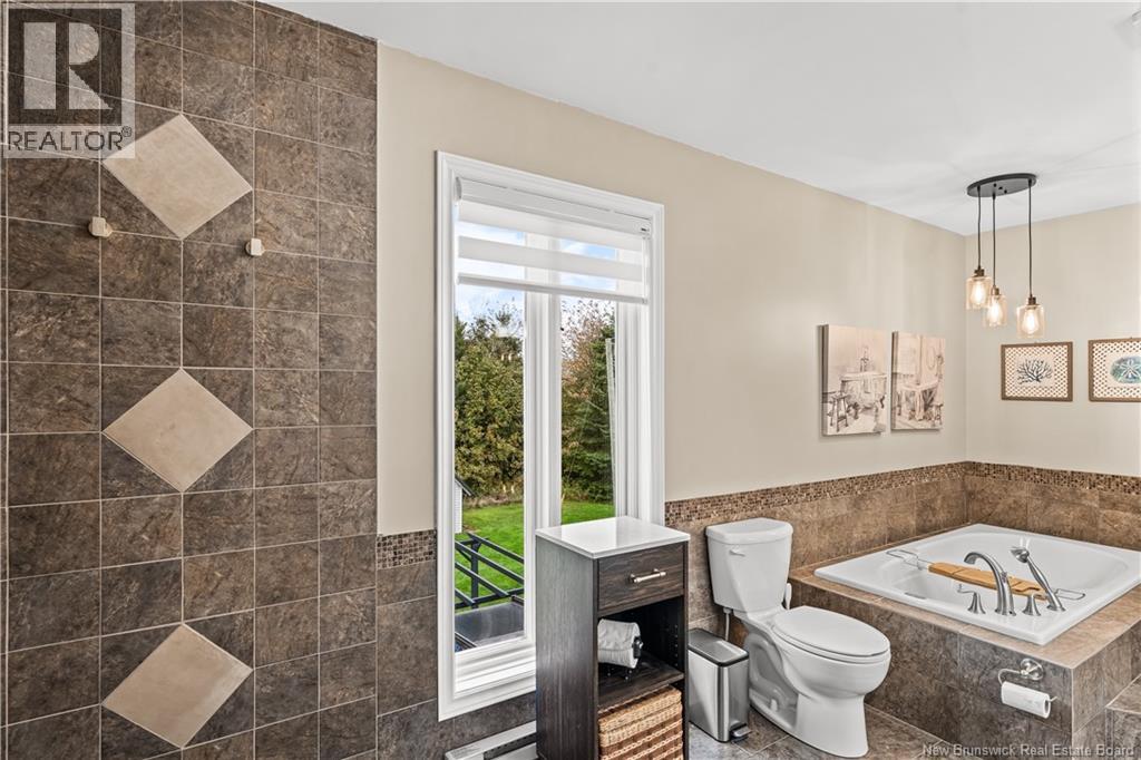 90 Rue Acadie - 24