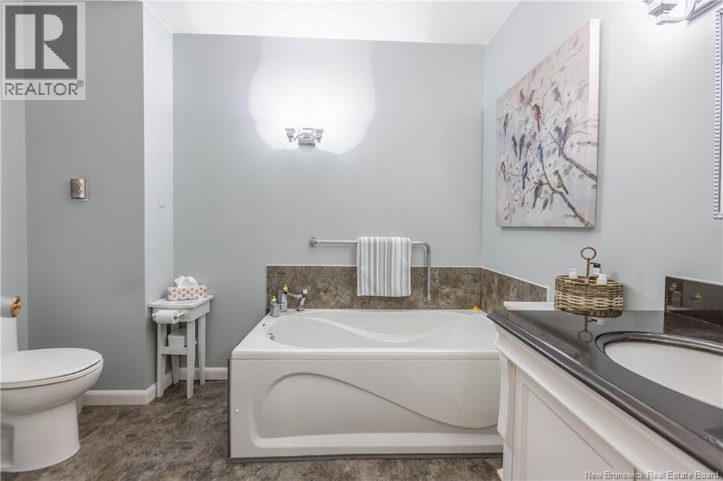 23 Bickerton Avenue - 17