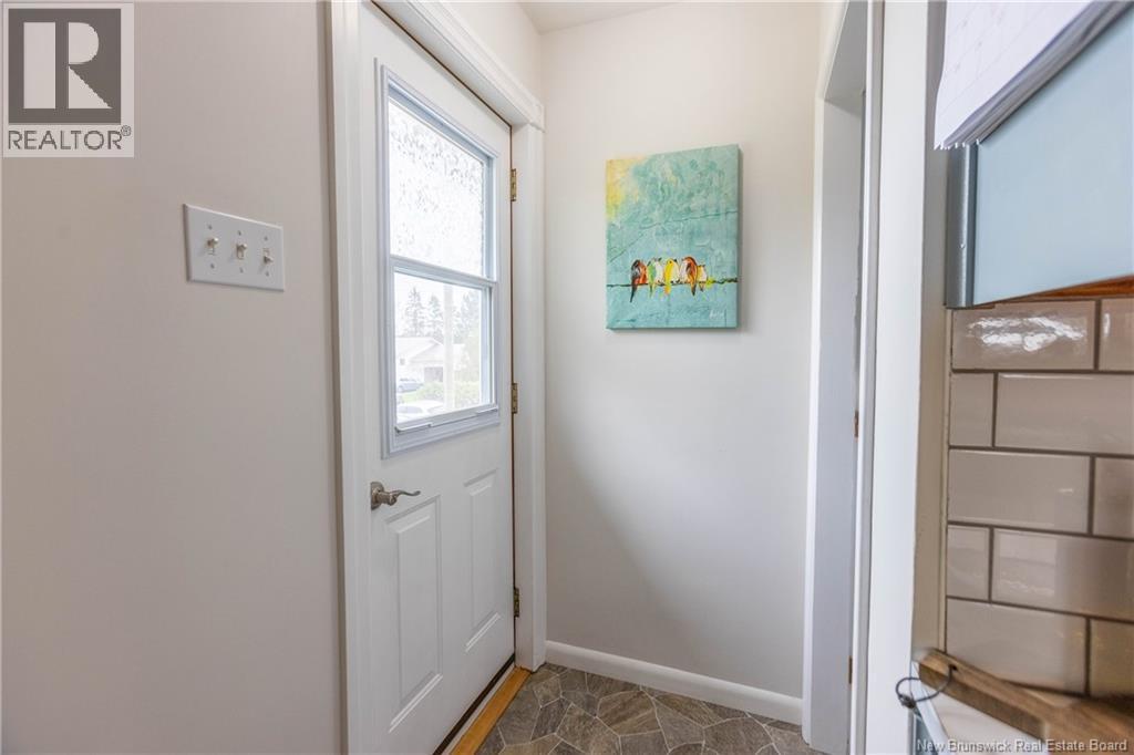 23 Bickerton Avenue - 25