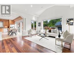 Living room - 101 Cannon Road, Toronto, ON M8Y1S2 Photo 6