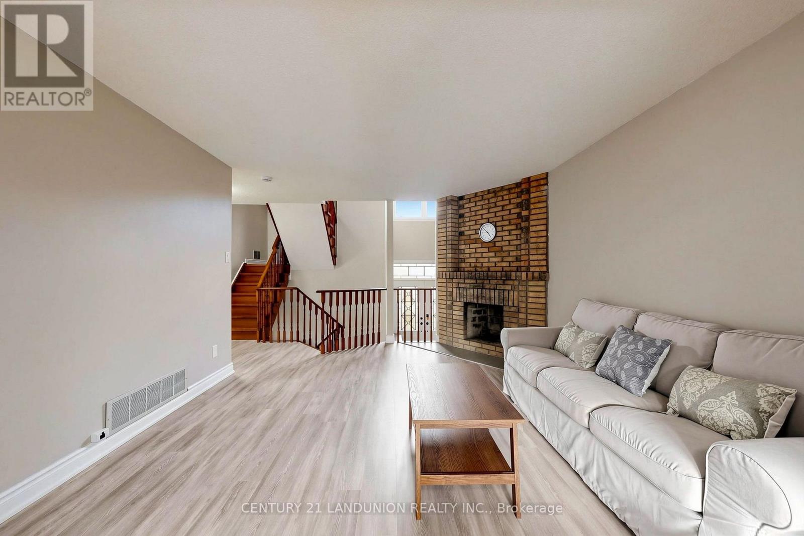 4223 Lastrada Heights — photo 10