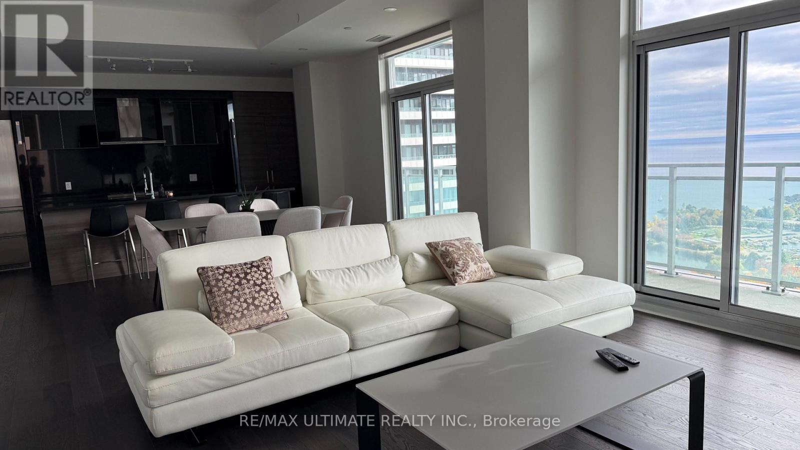 33 Shore Breeze Drive