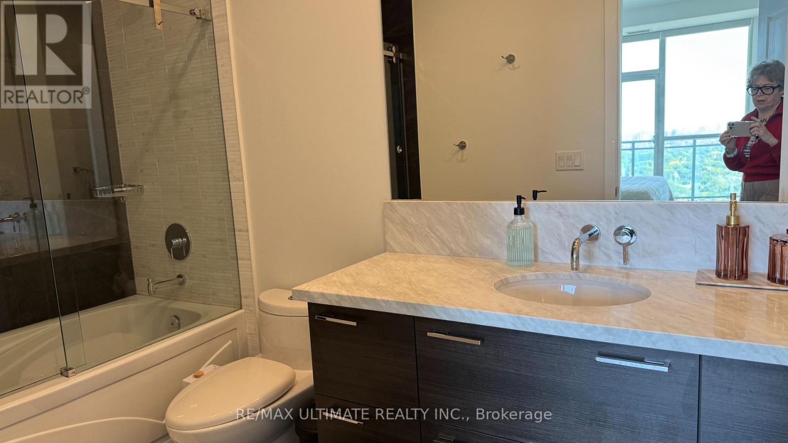 33 Shore Breeze Drive — photo 16