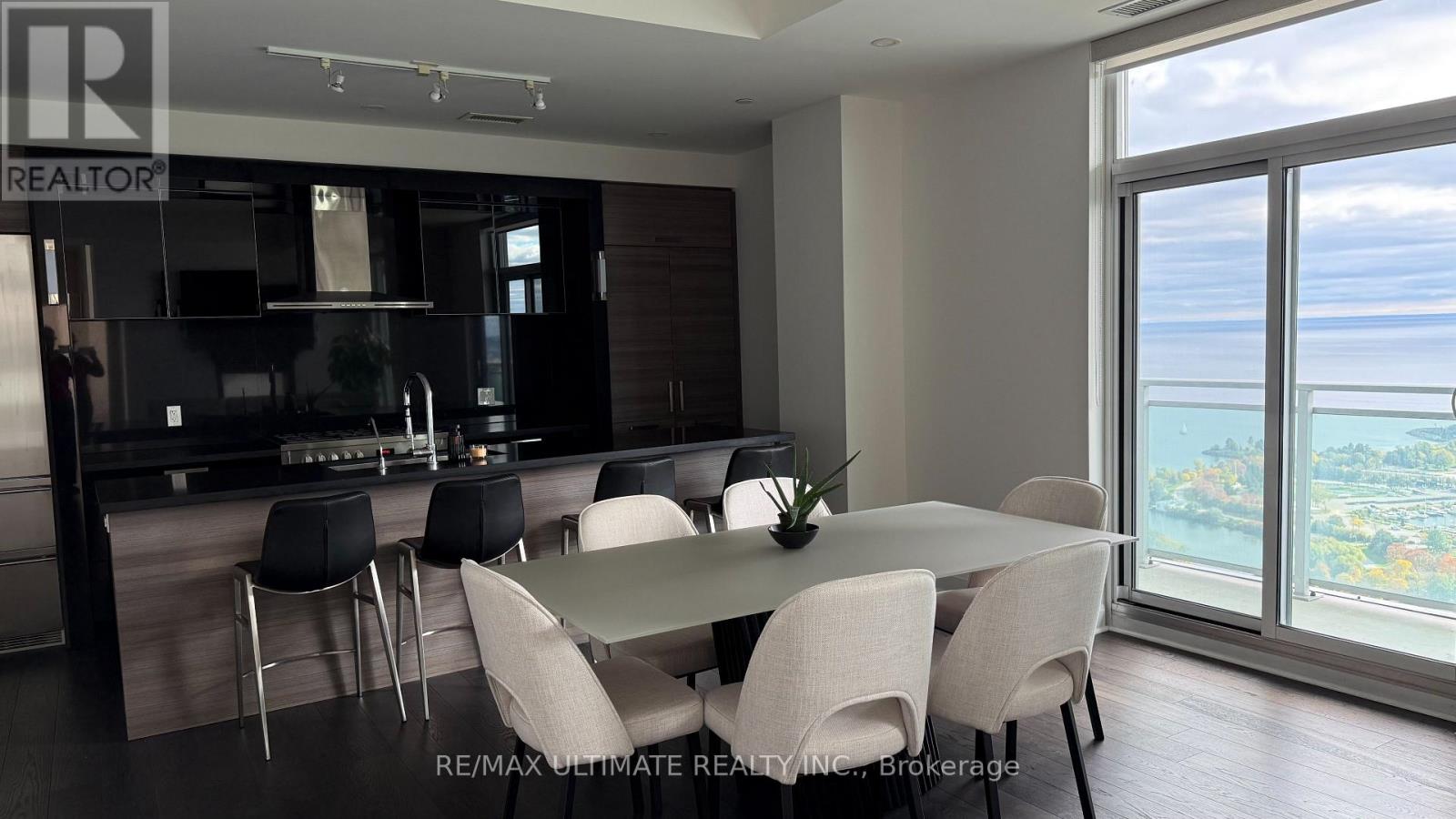 33 Shore Breeze Drive — photo 2