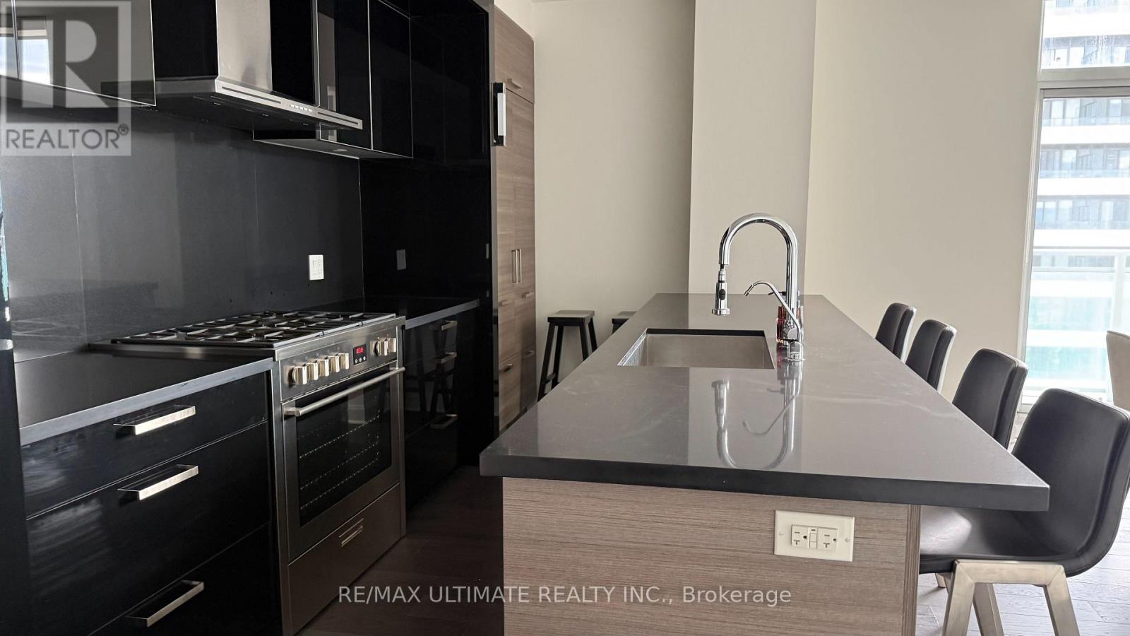 33 Shore Breeze Drive — photo 3