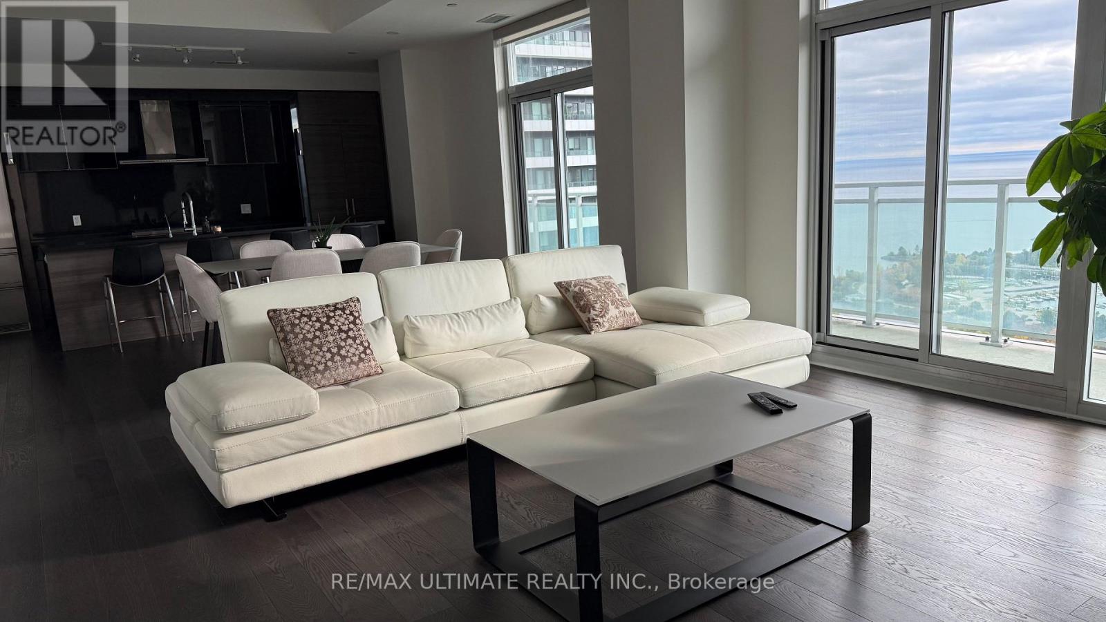 33 Shore Breeze Drive — photo 4