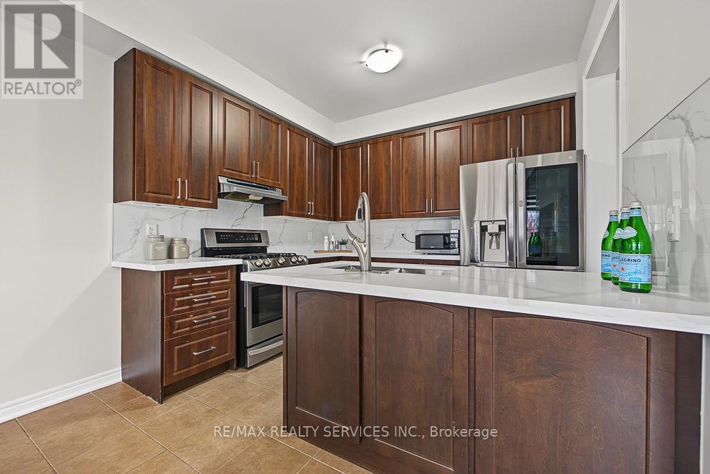 30 NAPERTON DRIVE - 22