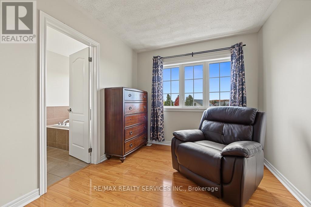 30 NAPERTON DRIVE - 35