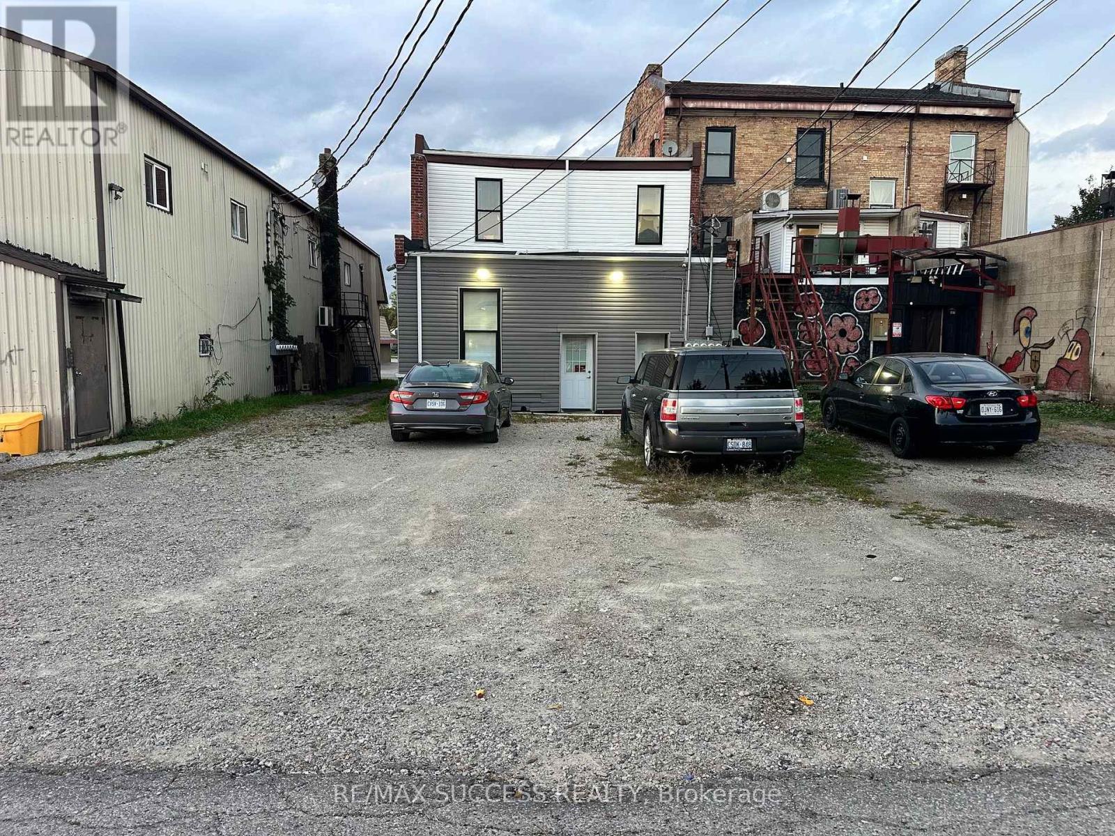 692 Dundas Street — photo 12