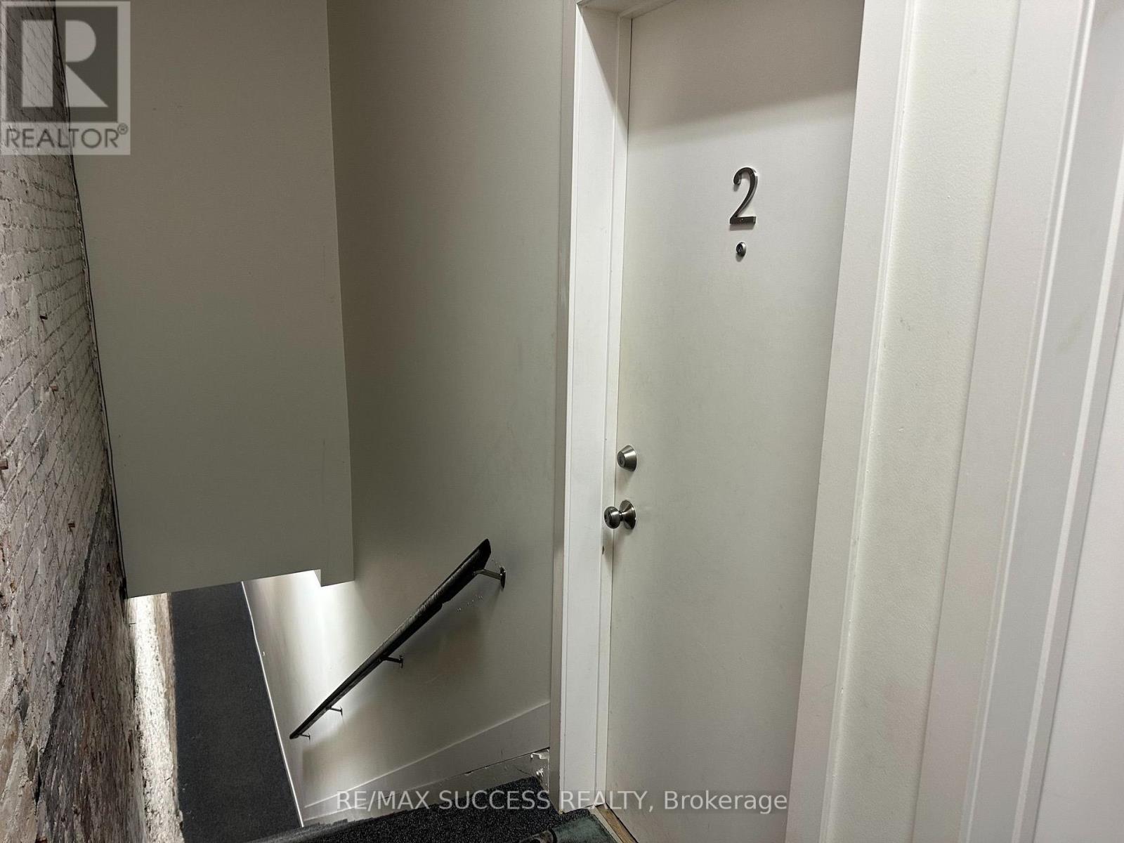 692 Dundas Street — photo 14