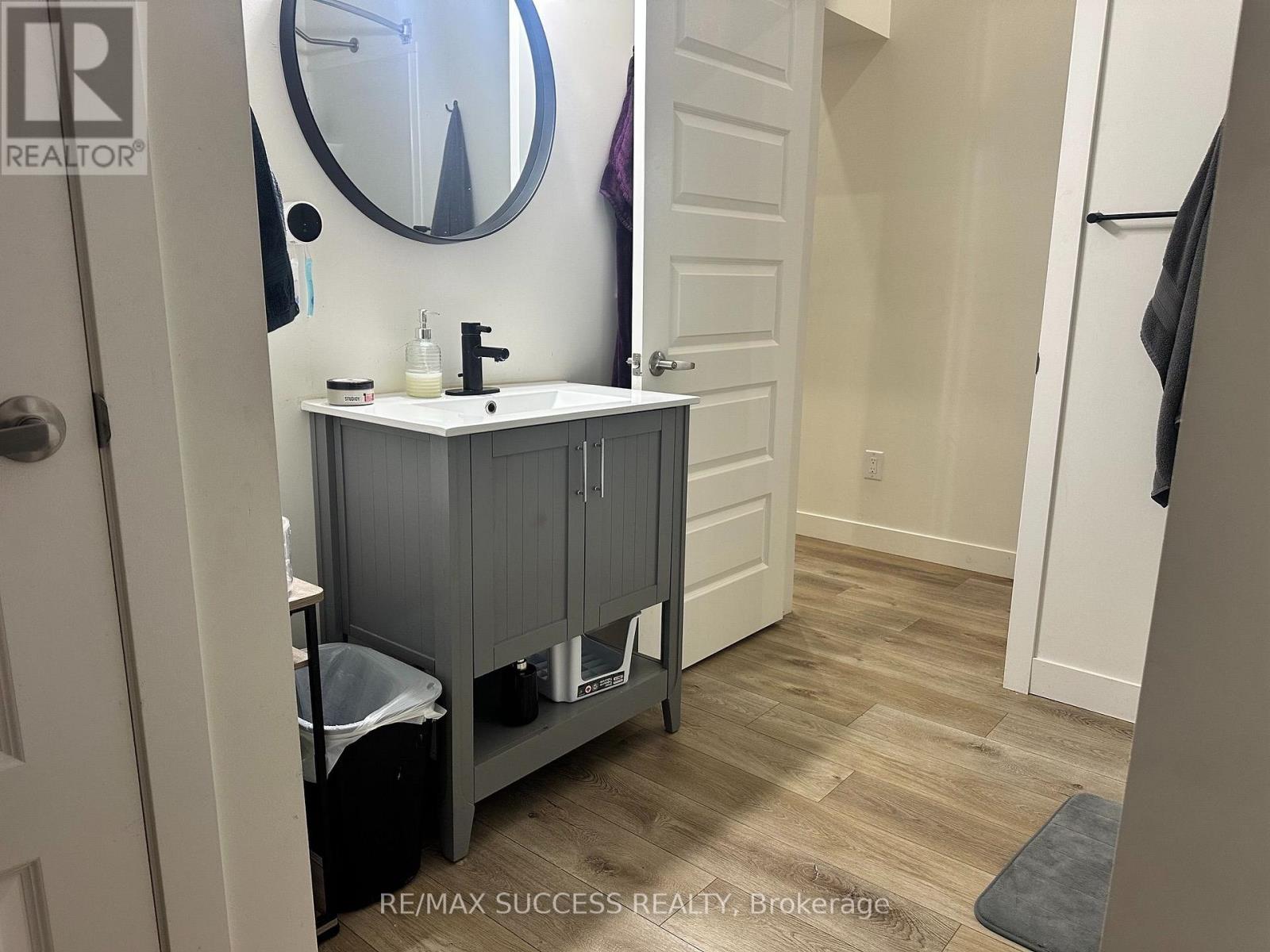 692 Dundas Street — photo 21