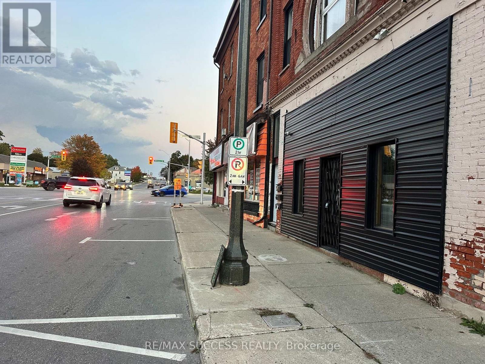 692 Dundas Street — photo 3