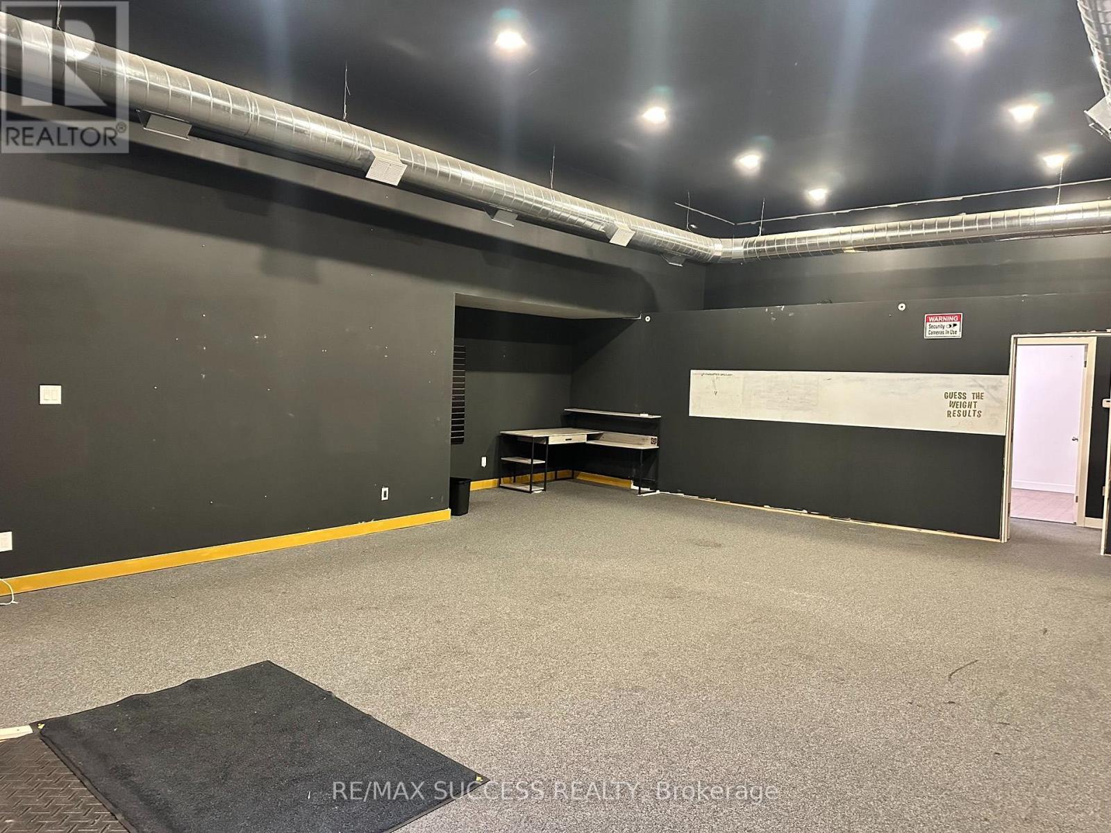 692 Dundas Street — photo 4