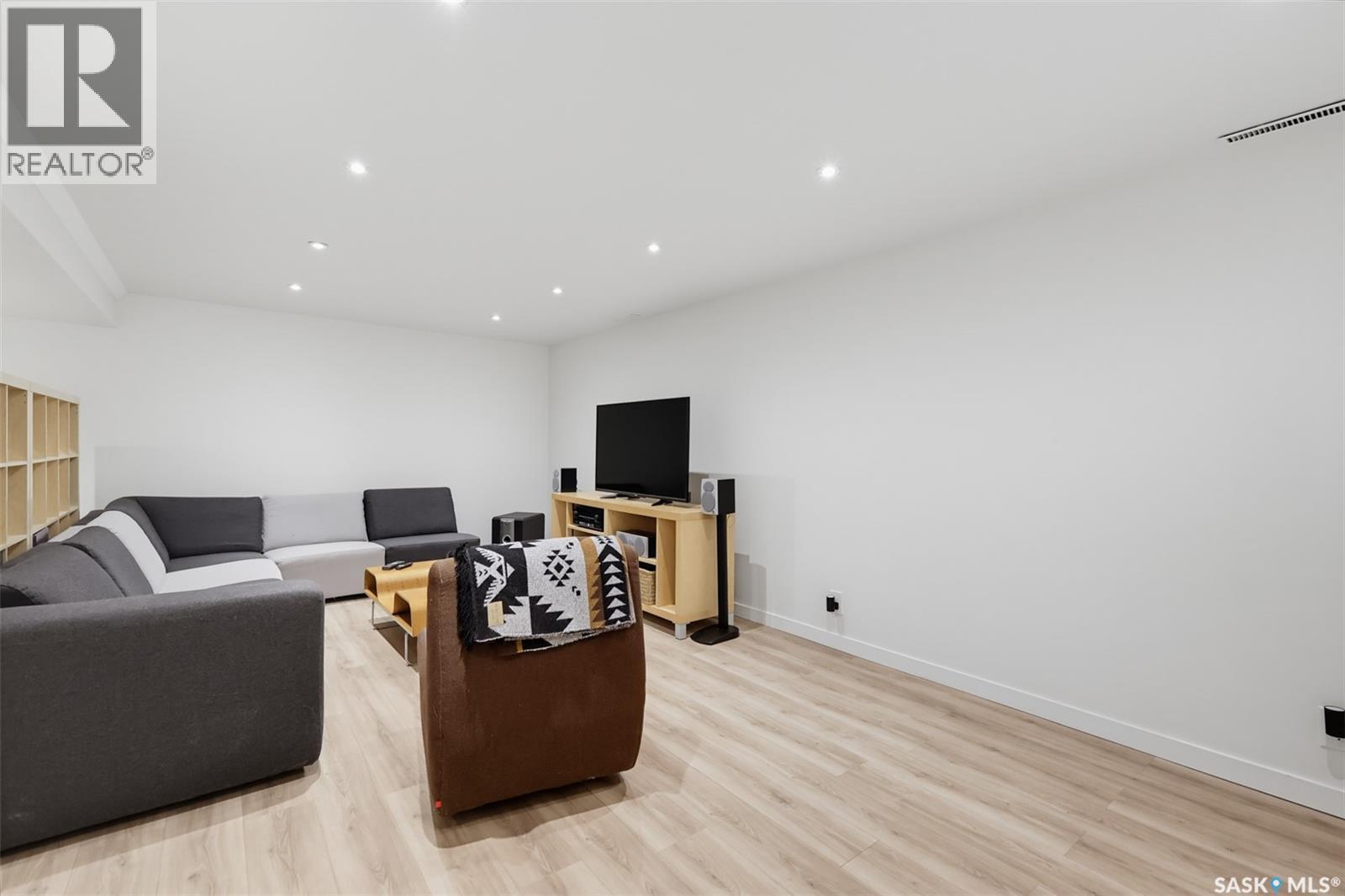 2457 Eastview - 29