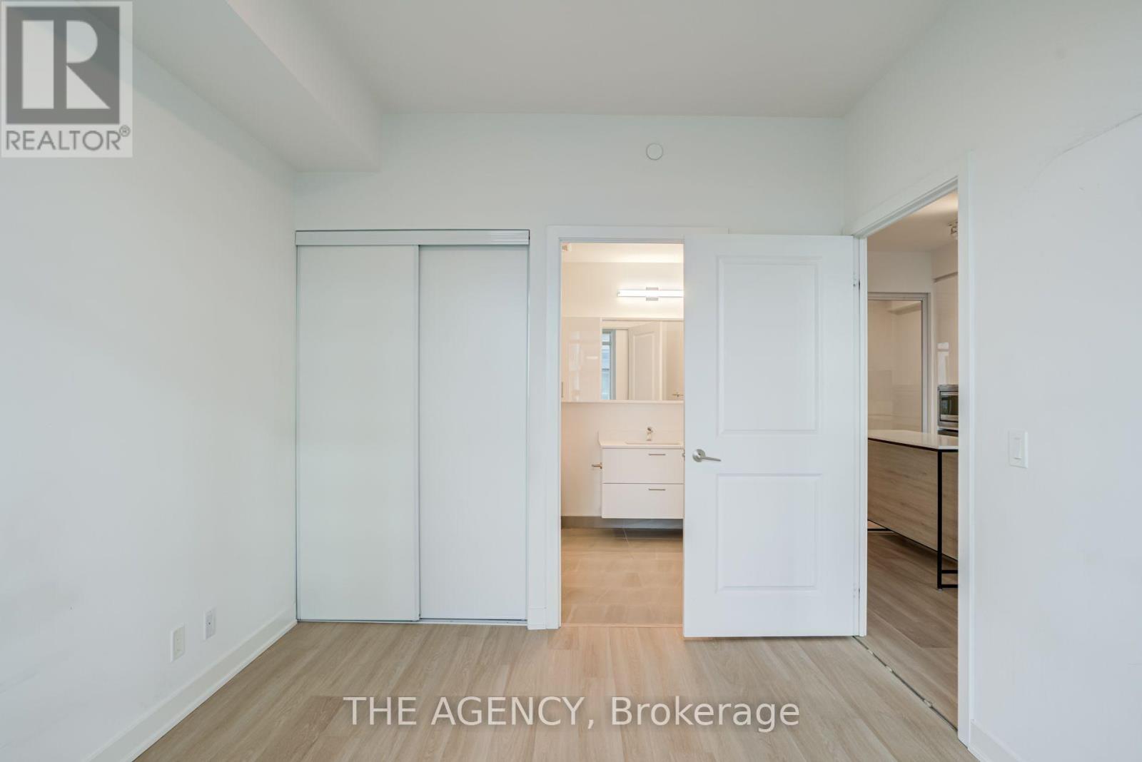 30 Upper Mall Way — photo 13