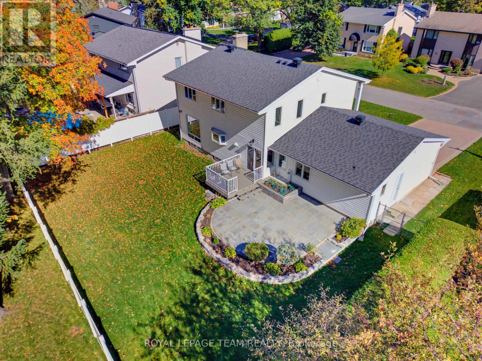 35 Mohawk Crescent — photo 43