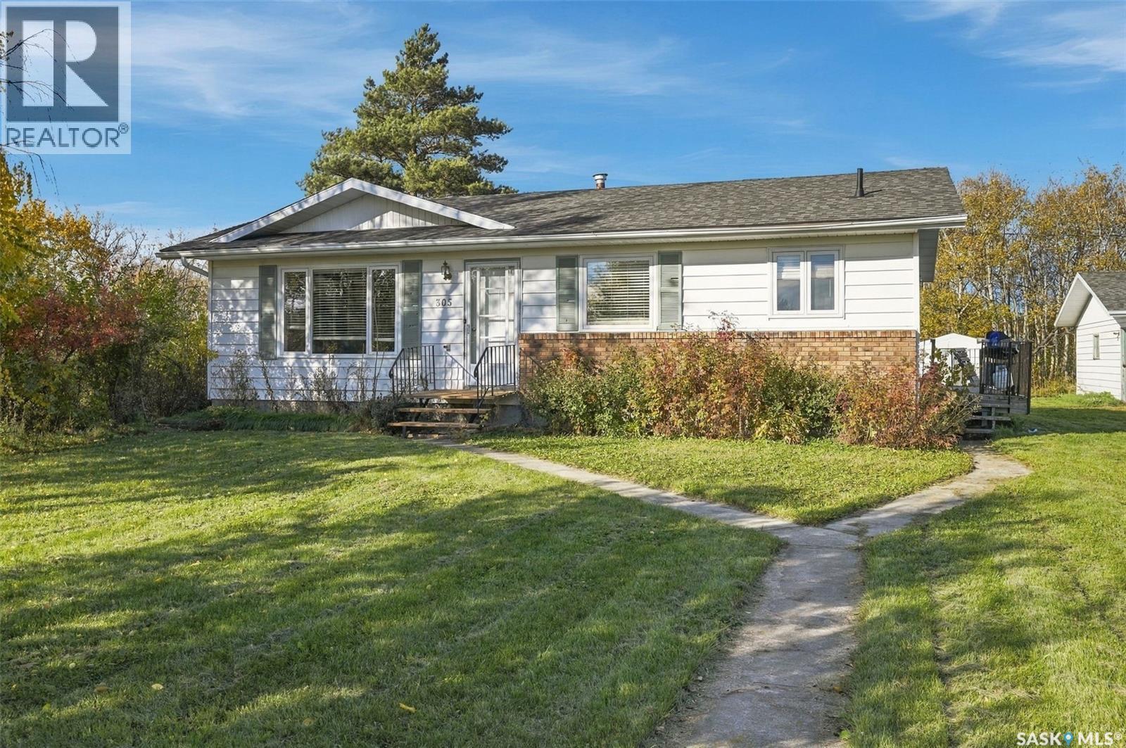 305 3rd AVENUE, Edenwold
